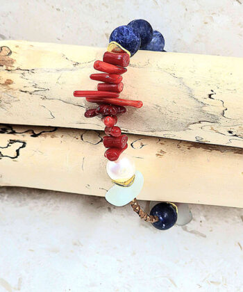 Alternative view of Βραχιόλι με κοράλλι και ημιπολύτιμους λίθους