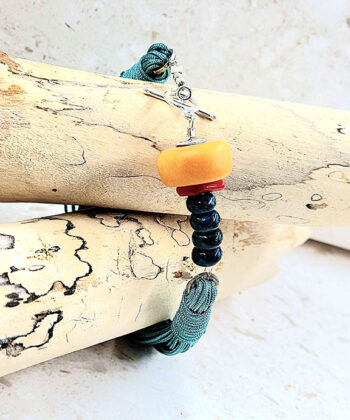 Alternative view of Βραχιόλι με κορδόνια και ημιπολύτιμους λίθους