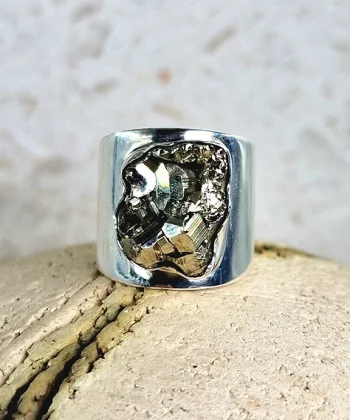 Χειροποίητο δαχτυλίδι ασημένιο με πέτρα σιδηροπυρίτη κλειστό από ασήμι 925 μέγεθος 54 ανοιγόμενο