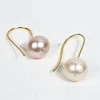 Χειροποίητα σκουλαρίκια από επιχρυσωμένο ασήμι 925 με μεγάλα μαργαριτάρια καλλιέργειας. Μήκος 3,5εκ. 100% αδιάβροχο.