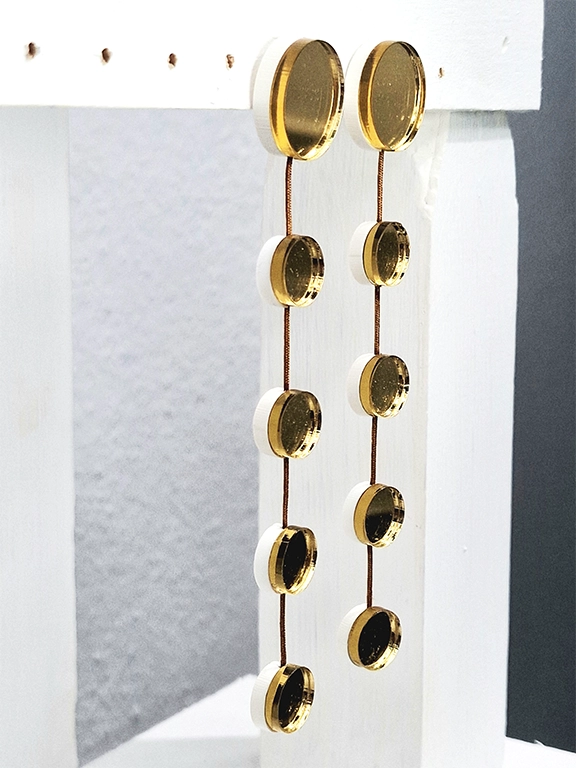 Σκουλαρίκια bubbles άσπρο χρυσό plexi glass - Image 3