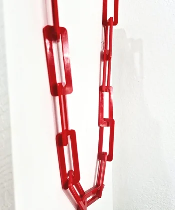 Alternative view of Κολιέ αλυσίδα ορθογώνιο κόκκινο plexi glass