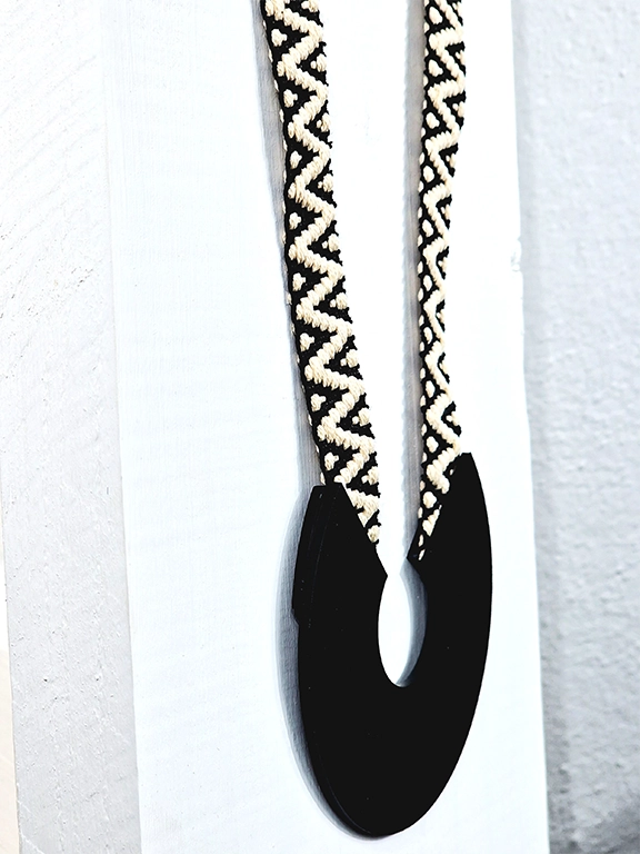 Κολιέ πέταλο μαύρο plexi glass - Image 3