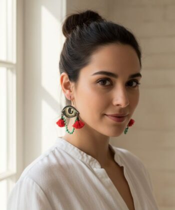 Alternative view of Σκουλαρίκια μάτι με κρεμαστές φούντες