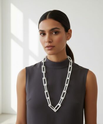 Alternative view of Κολιέ αλυσίδα ορθογώνιο άσπρο plexi glass