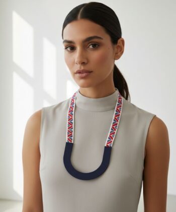 Alternative view of Κολιέ χαμόγελο μπλε plexi glass