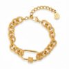 Βραχιόλι αλυσίδα με κεντρική διακοσμημένη λεπτομέρεια, σε χρυσό. Διαθέτει αλυσίδα προέκτασης 5 cm και κούμπωμα για να εφαρμόζει τέλεια στο σώμα σας. Κατασκευασμένο από επιχρυσωμένο ατσάλι. Έχει μήκος 15 cm. Μπορεί να βραχεί, δεν σκουριάζει και είναι υποαλλεργικό. 